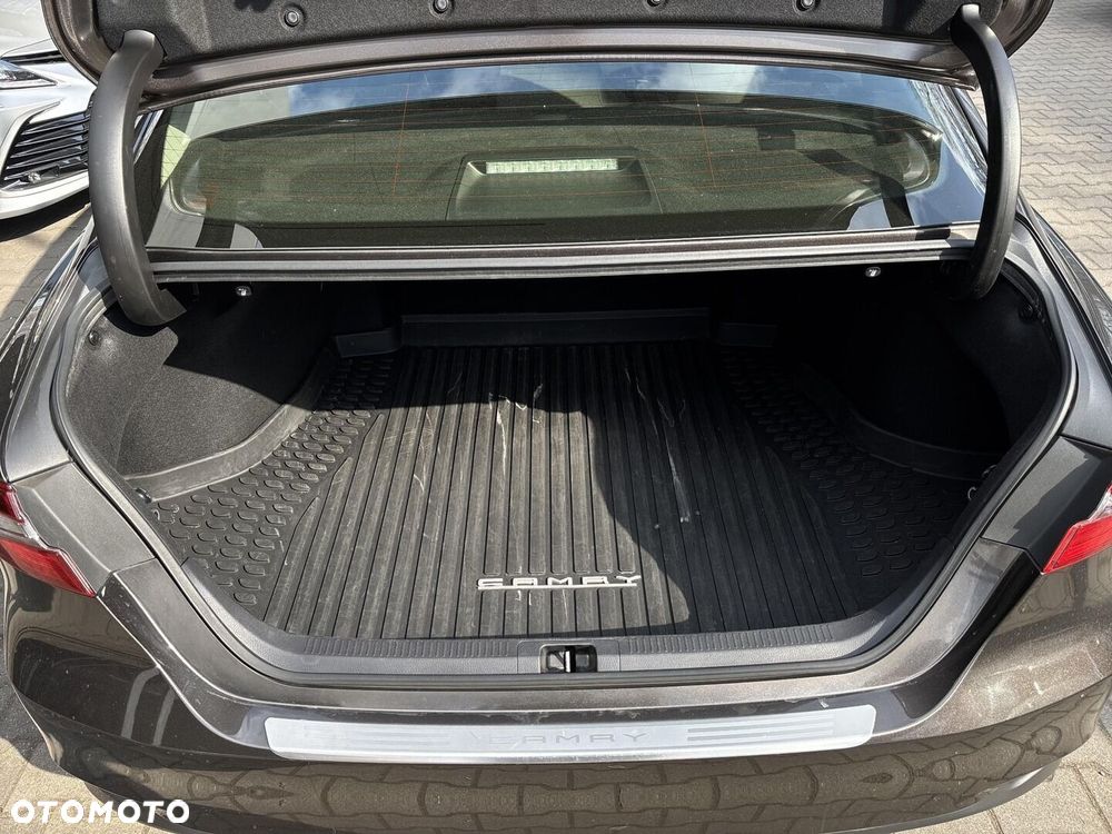 Toyota Camry 2.5 Hybrid Comfort CVT - 17