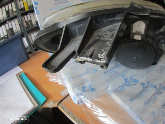 Farol 45570999 1353198080 FIAT FIORINO 2009 1.3 MULTIJET 16V 75 CV 4P BRANCO ESQ H4 MAKO Apoio Danificado - 3