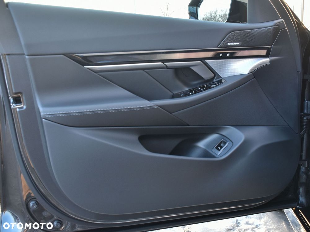 BMW Seria 5 520d xDrive - 11