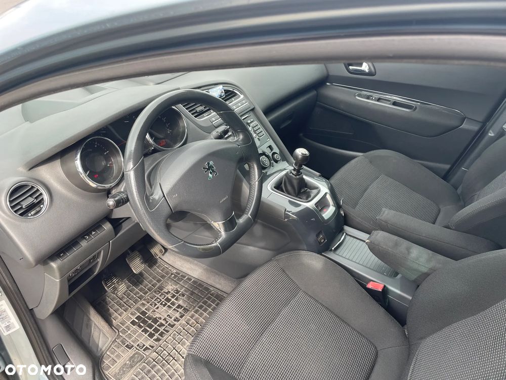 Peugeot 5008 2.0 HDi Premium + - 13