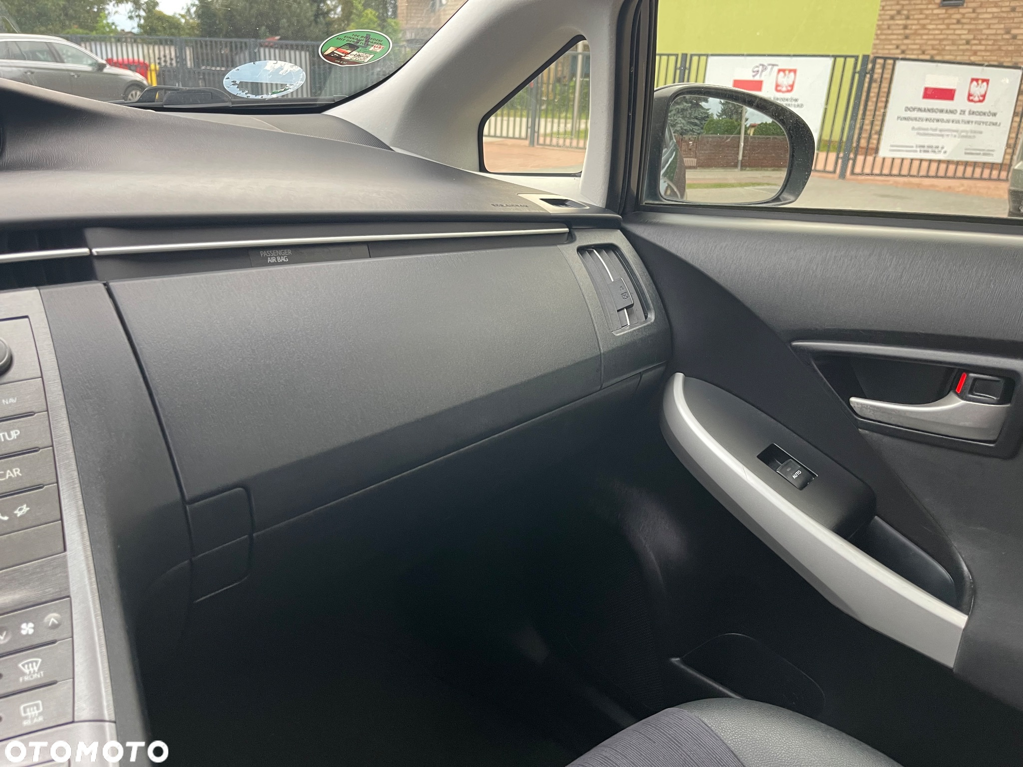 Toyota Prius 1.8 HSD Premium - 18