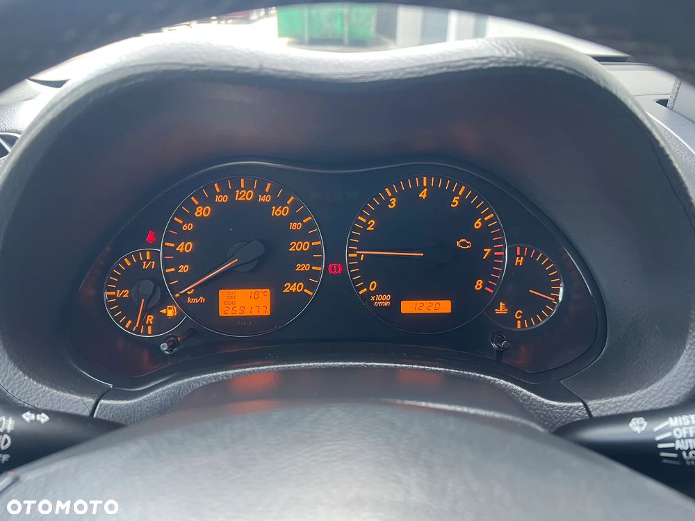 Toyota Avensis - 11