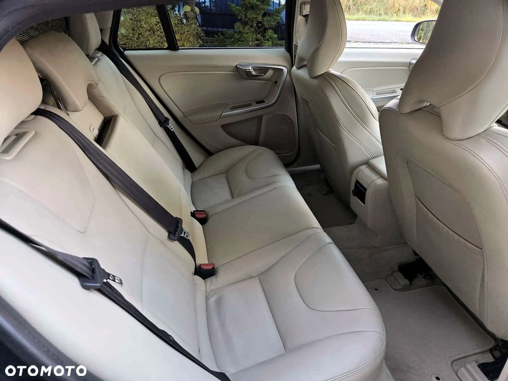 Volvo V60 D2 Summum - 15