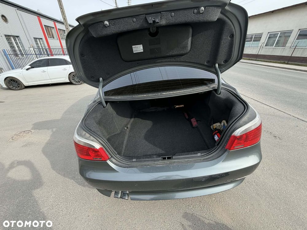 BMW Seria 5 520i - 6