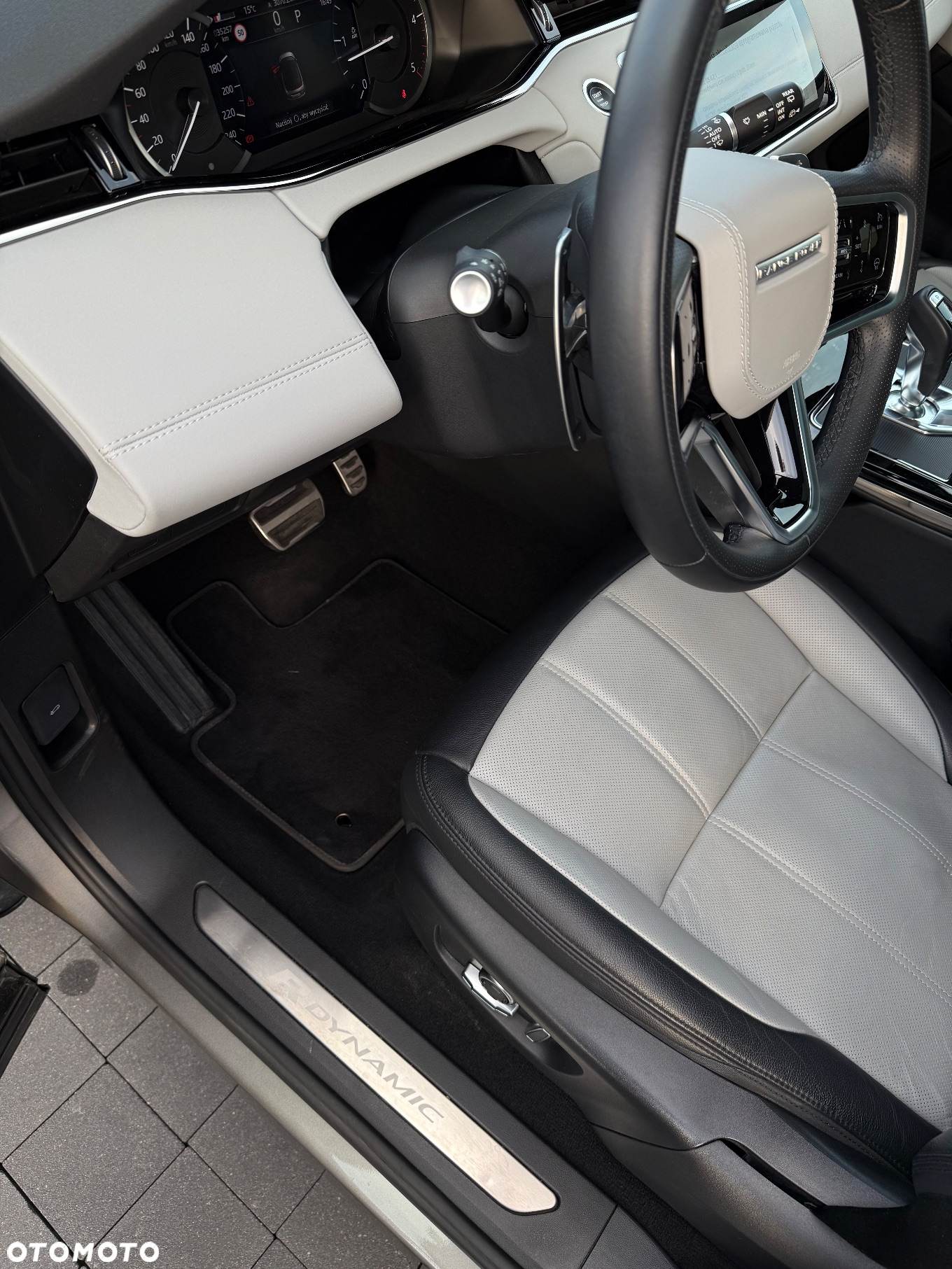 Land Rover Range Rover Evoque - 12