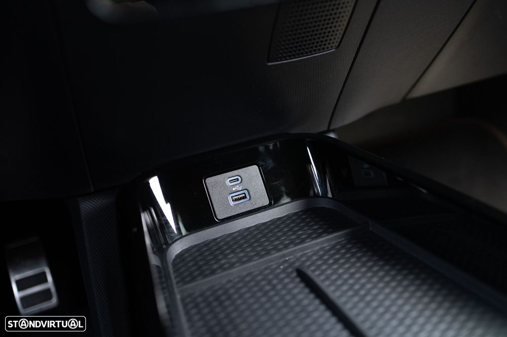 Ford Mustang Mach-E 75.7 kWh Premium AWD - 26