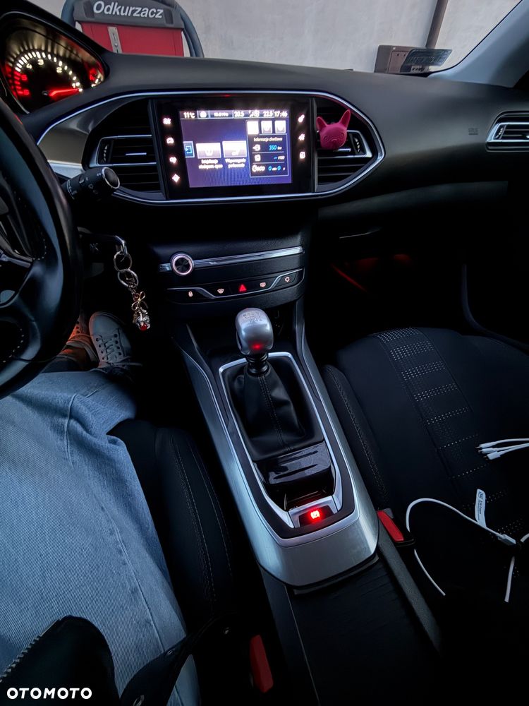 Peugeot 308 1.6 BlueHDi Allure S&S - 19