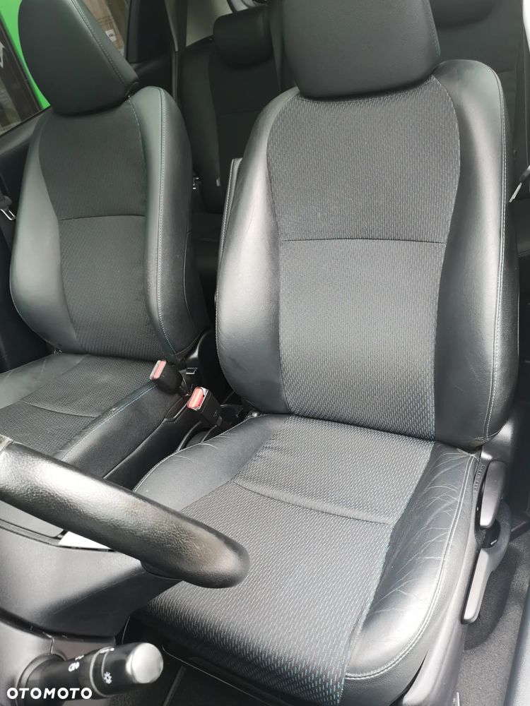 Toyota Yaris Hybrid 100 Premium - 26