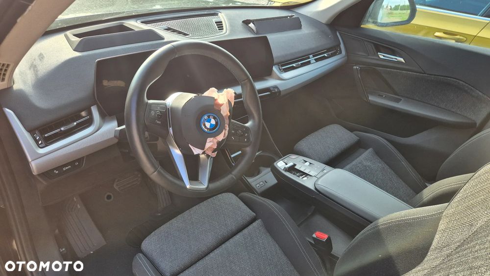 BMW iX1 eDrive20 - 23