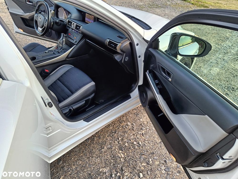 Lexus IS 200t / 300 Black - 18