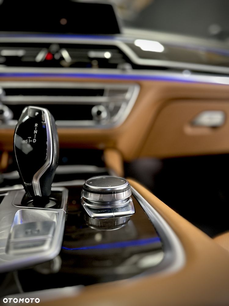 BMW Seria 7 - 11