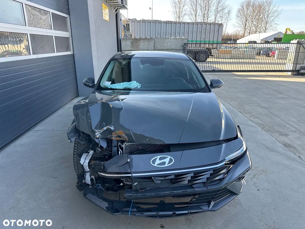 Hyundai Elantra 1.6 Smart CVT - 3