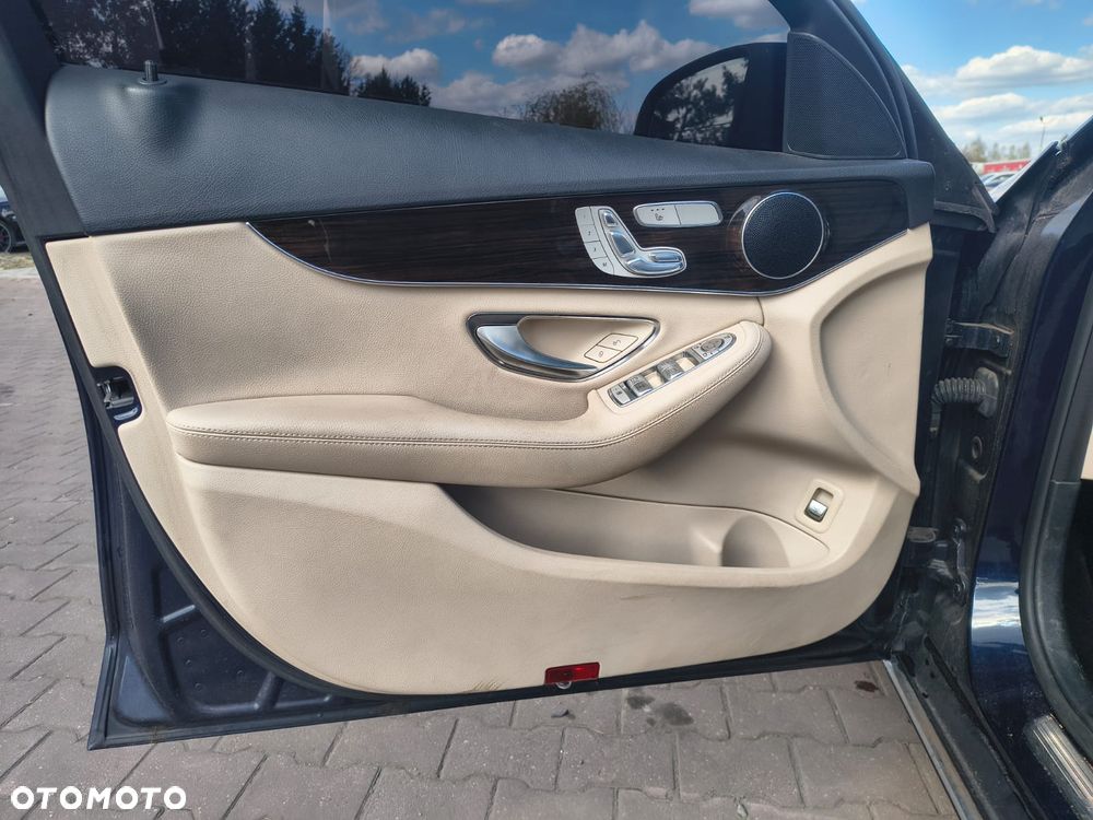 Mercedes-Benz Klasa C 300 4MATIC 9G-TRONIC - 11