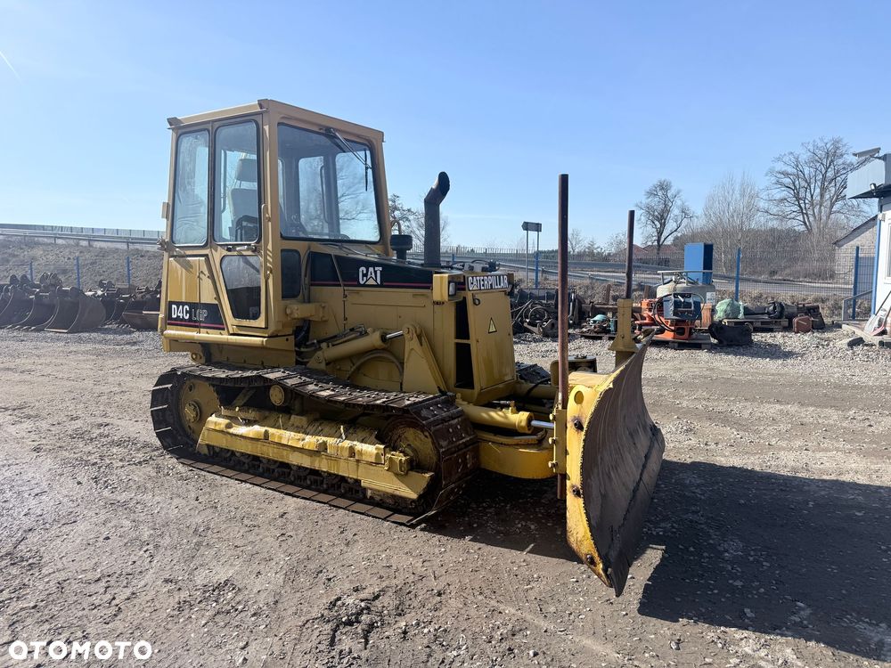 Caterpillar CAT D4C - 1