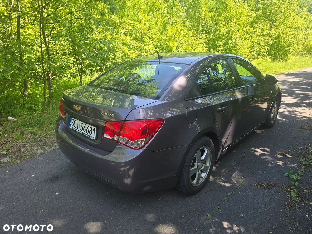 Chevrolet Cruze 1.6 LS - 3