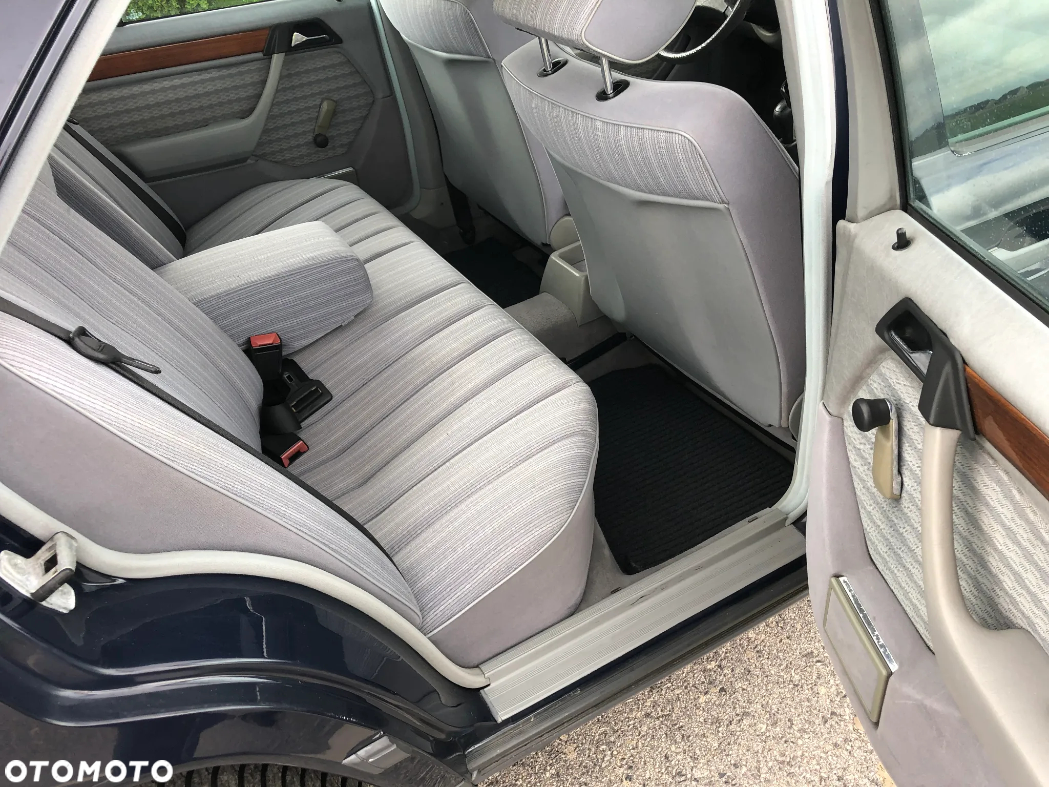 Mercedes-Benz W124 (1984-1993) - 28