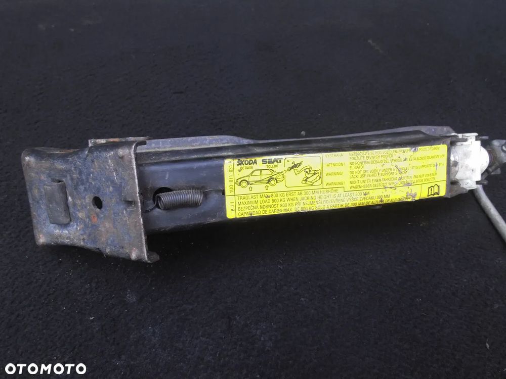 OCTAVIA TOLEDO PODNOŚNIK SAMOCHODOWY LEWAREK FABRYCZNY SKODA SEAT 800 KG 1UO011031A - 1