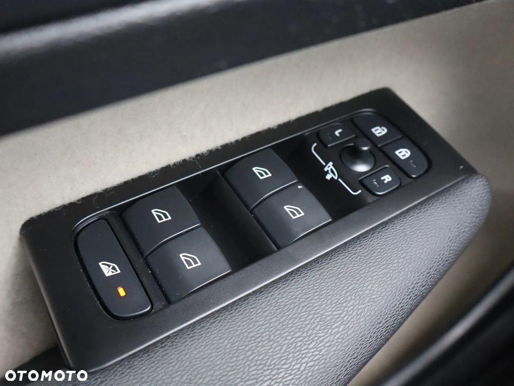 Volvo XC 40 T3 Momentum Pro - 21