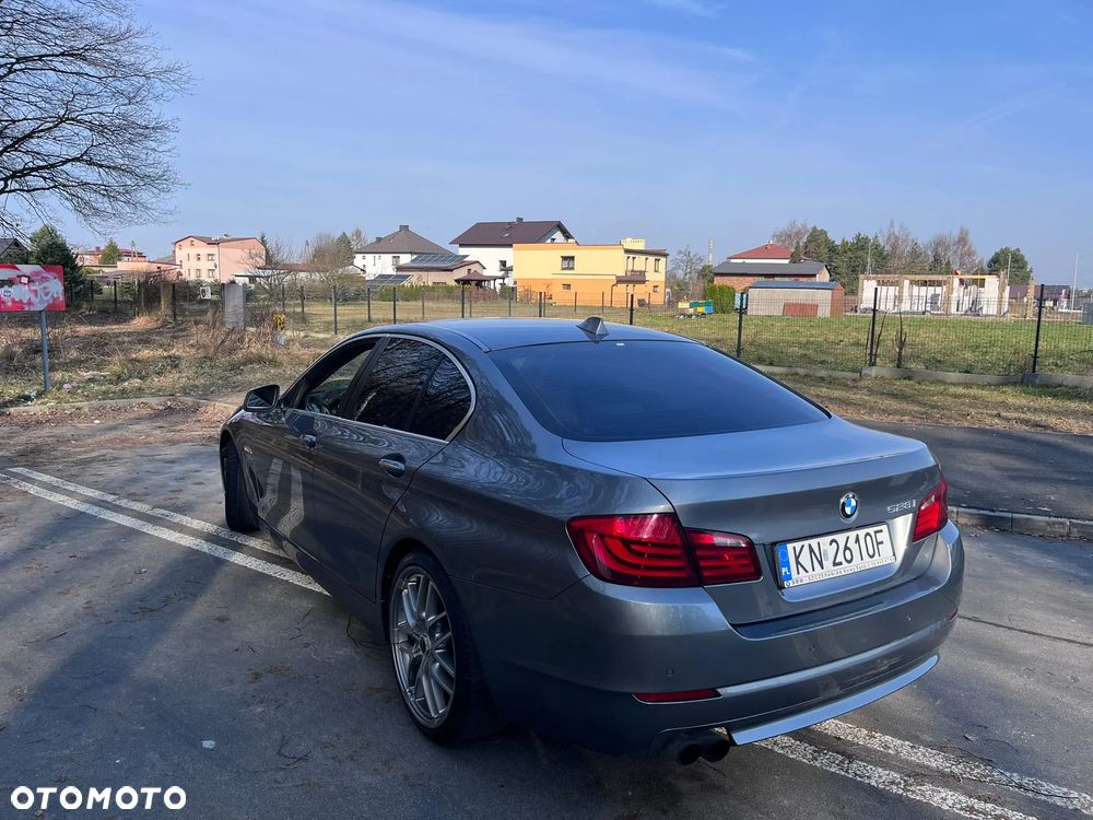 BMW Seria 5 528i xDrive Sport-Aut - 3