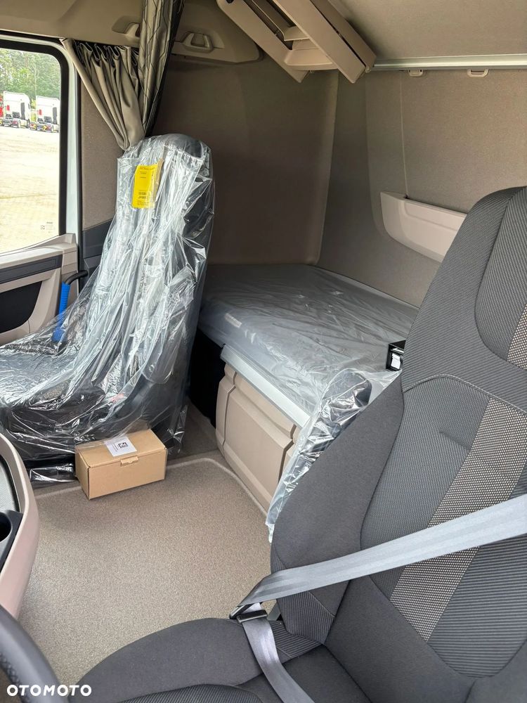 DAF XG - 7