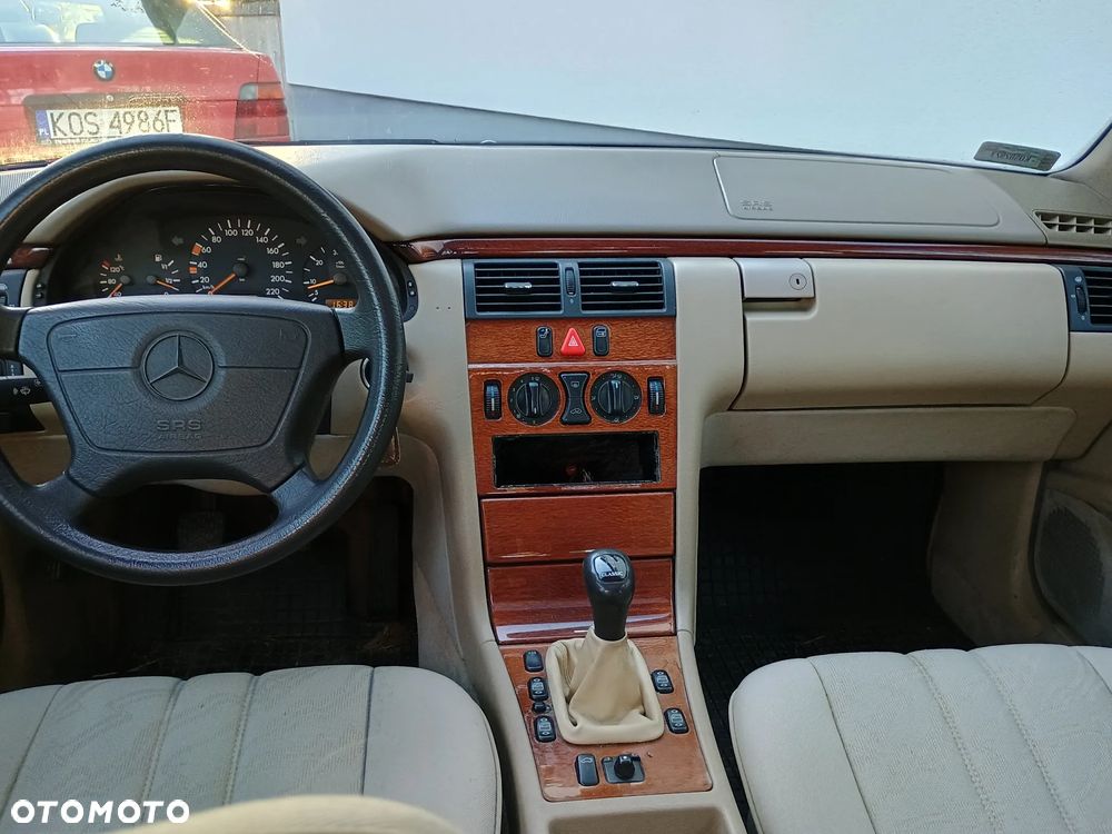 Mercedes-Benz Klasa E 220 D Classic - 6