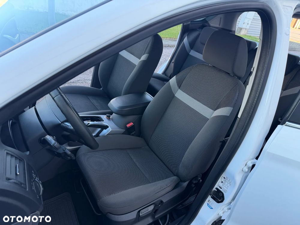 Ford Kuga 2.0 TDCi 2x4 Titanium - 21