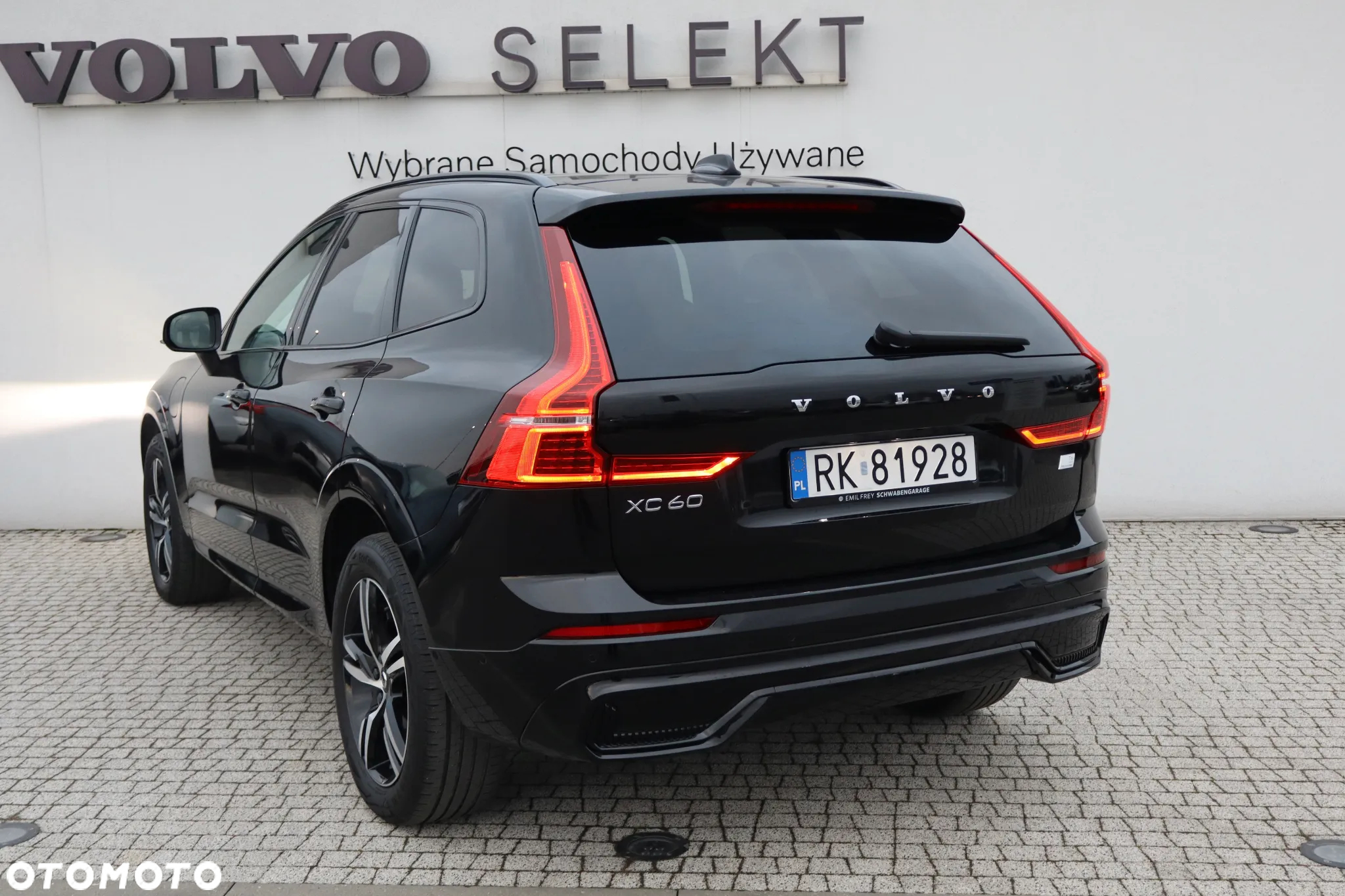Volvo XC 60 T6 Plug-In Hybrid AWD Plus Dark - 4