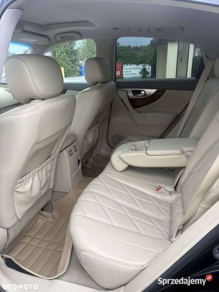 Infiniti FX - 11