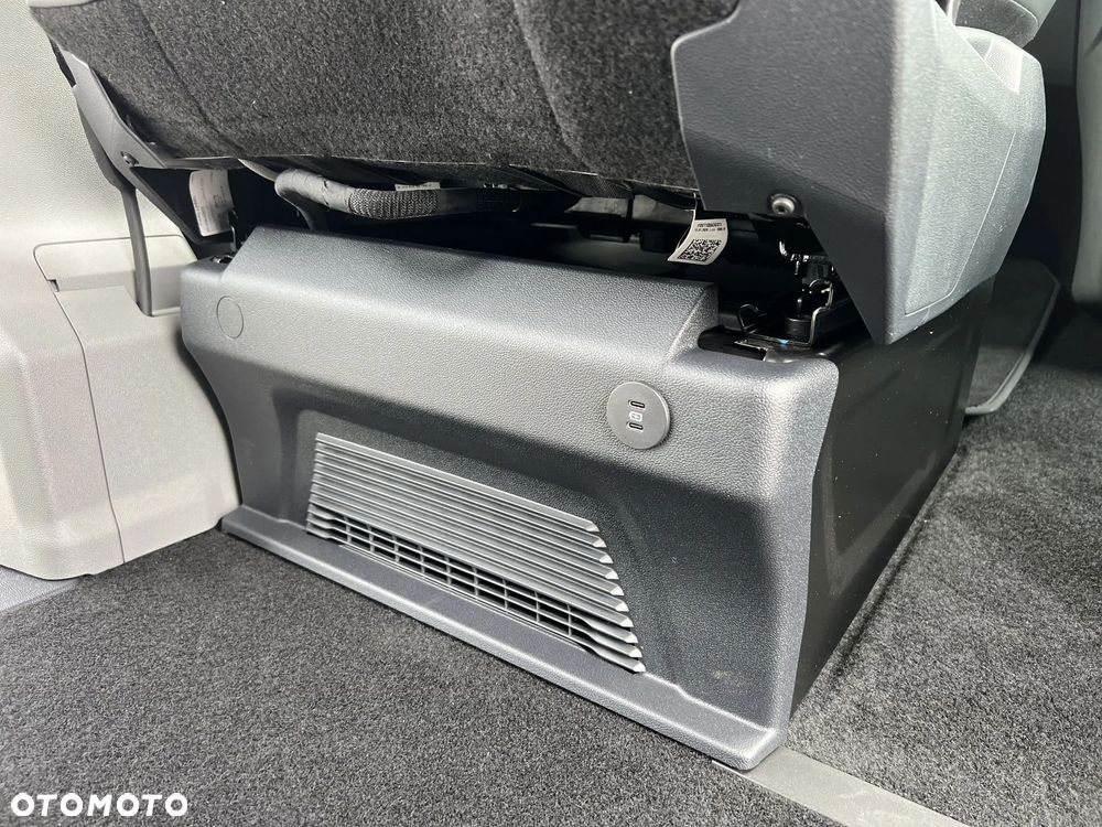 Ford Tourneo Custom - 28