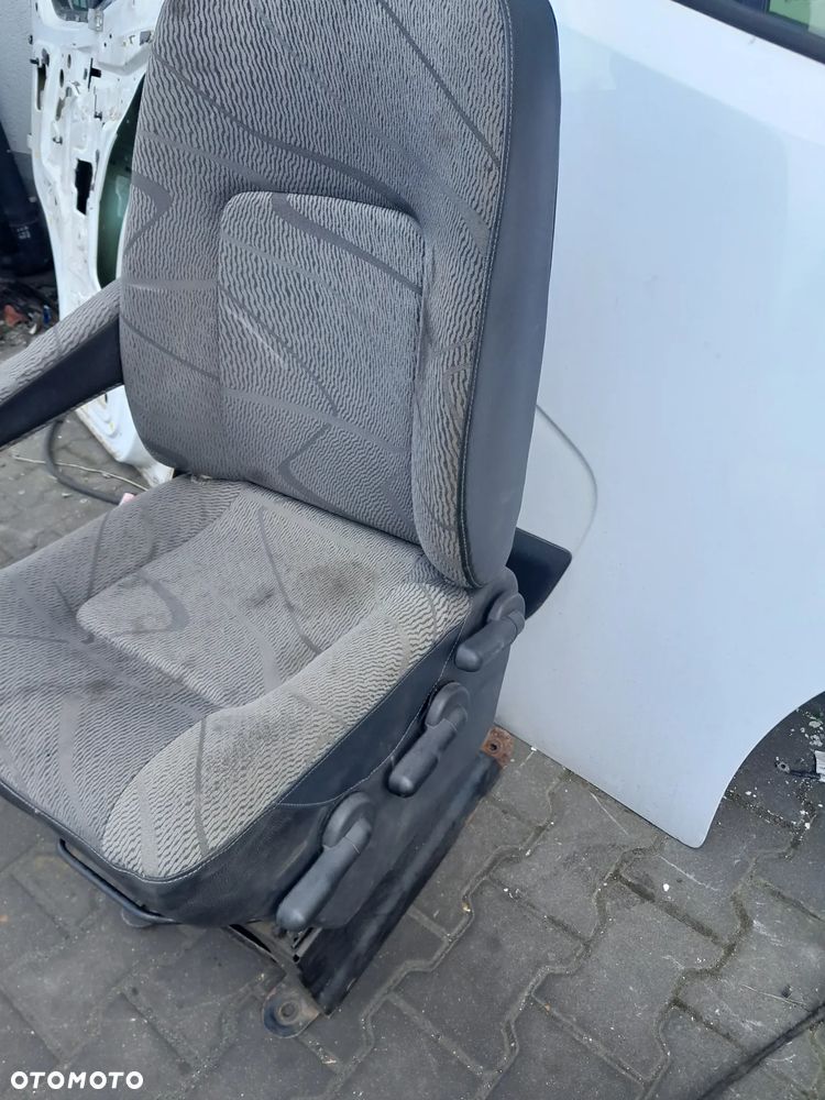 Fotel kierowcy Renault Mascott - 4