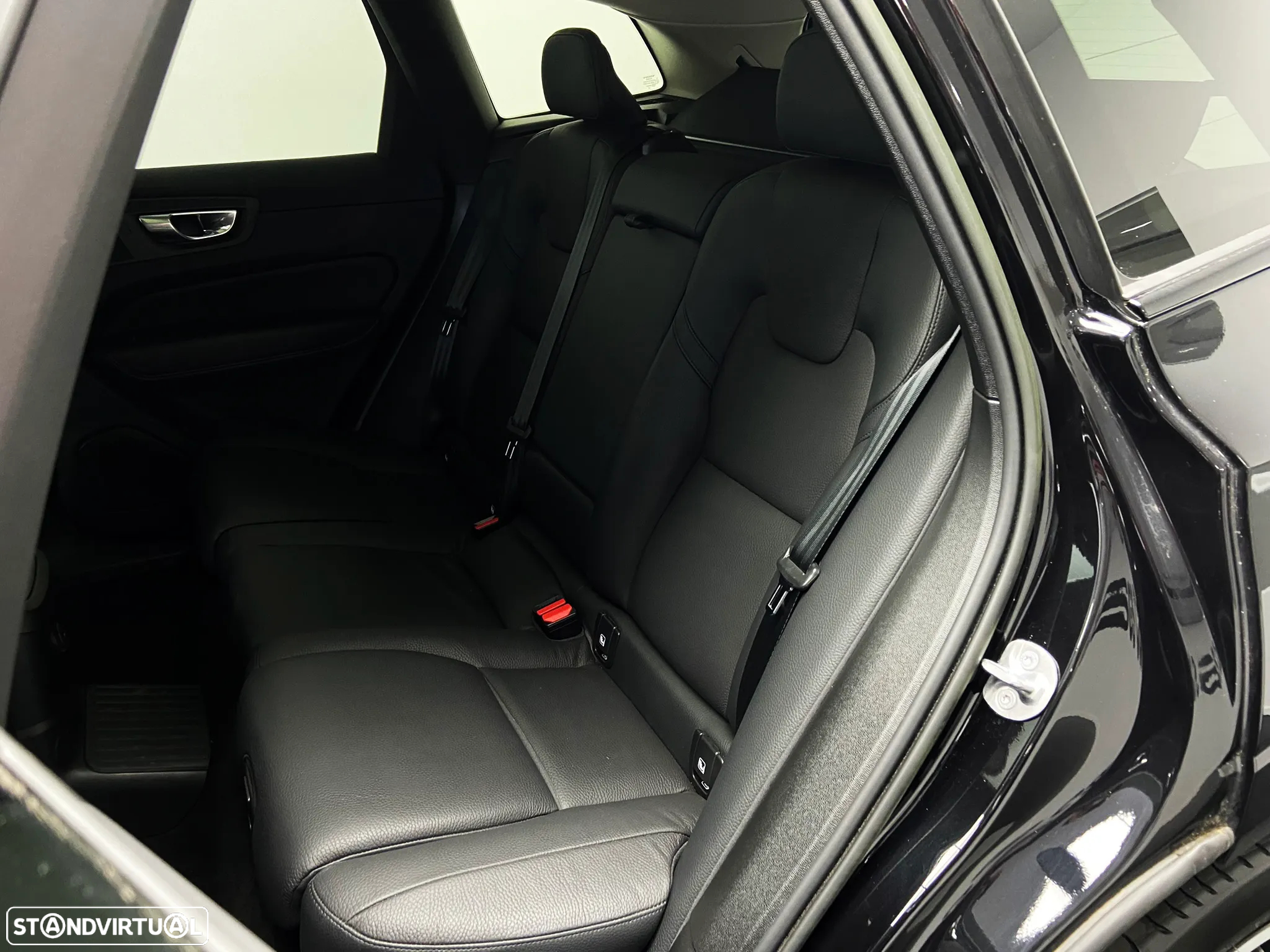Volvo XC 60 2.0 T6 PHEV Plus Dark AWD - 10