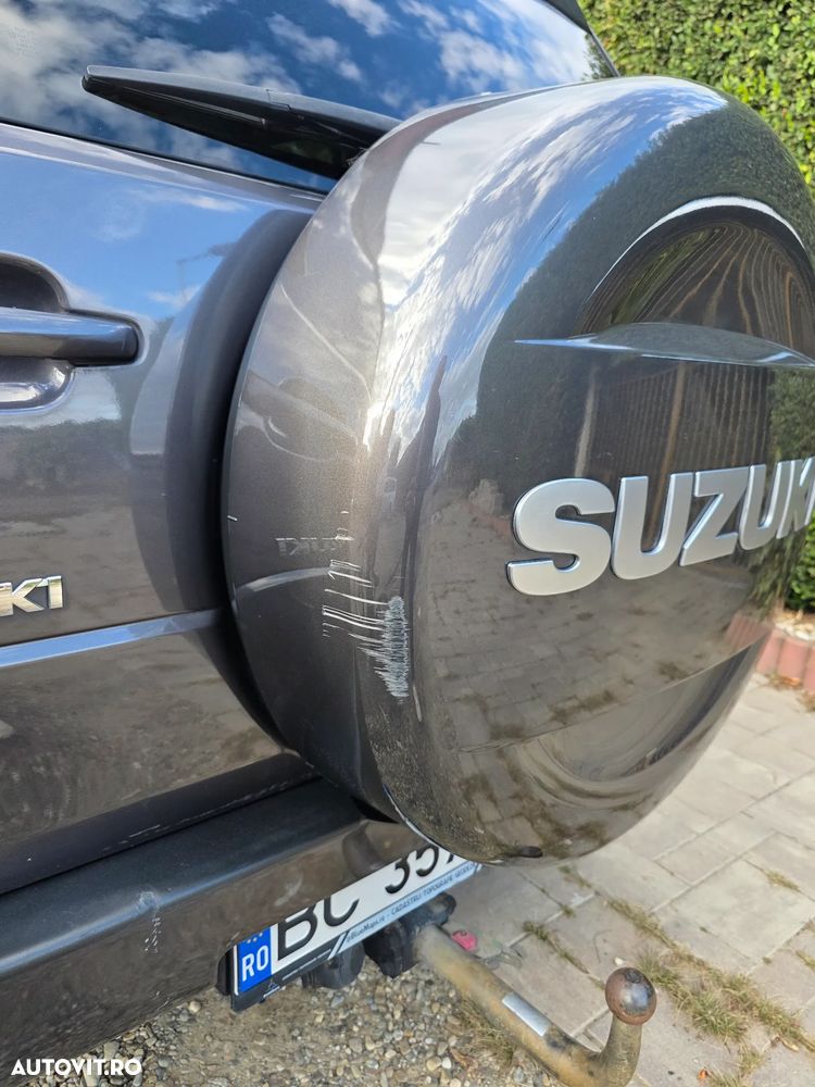 Suzuki Grand Vitara 2.4i JLX - 11