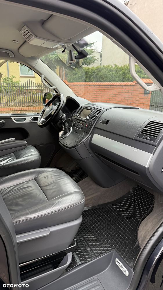 Volkswagen Multivan - 17