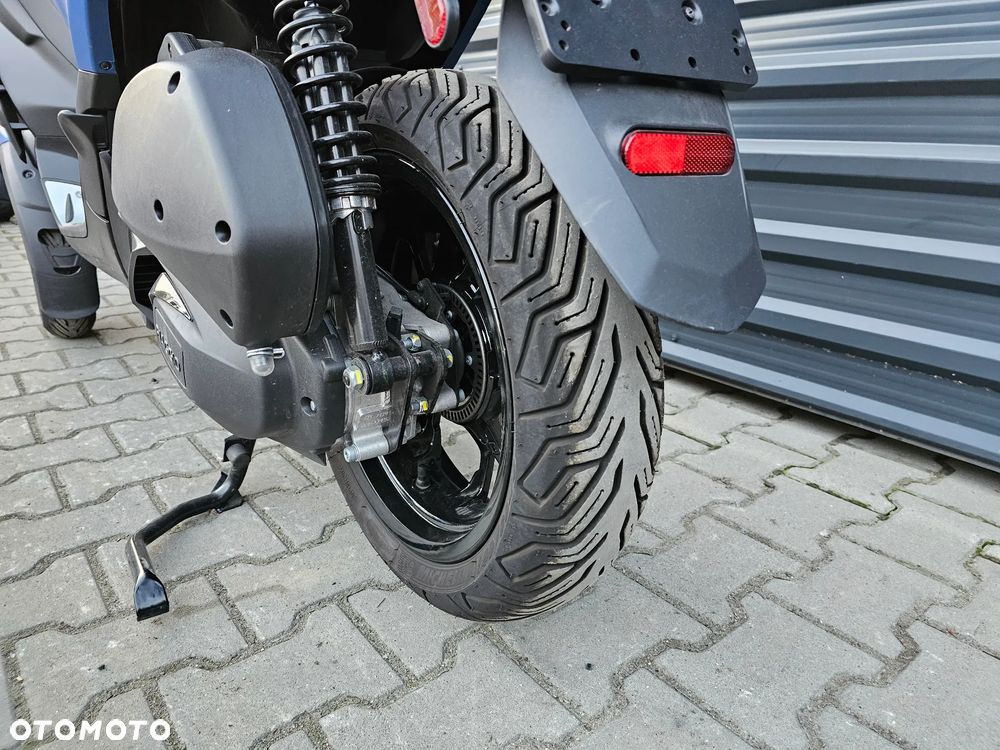 Piaggio MP-3 - 14