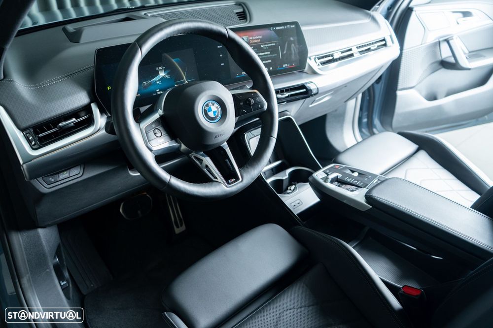 BMW iX2 eDrive20 Pack Desportivo M - 16