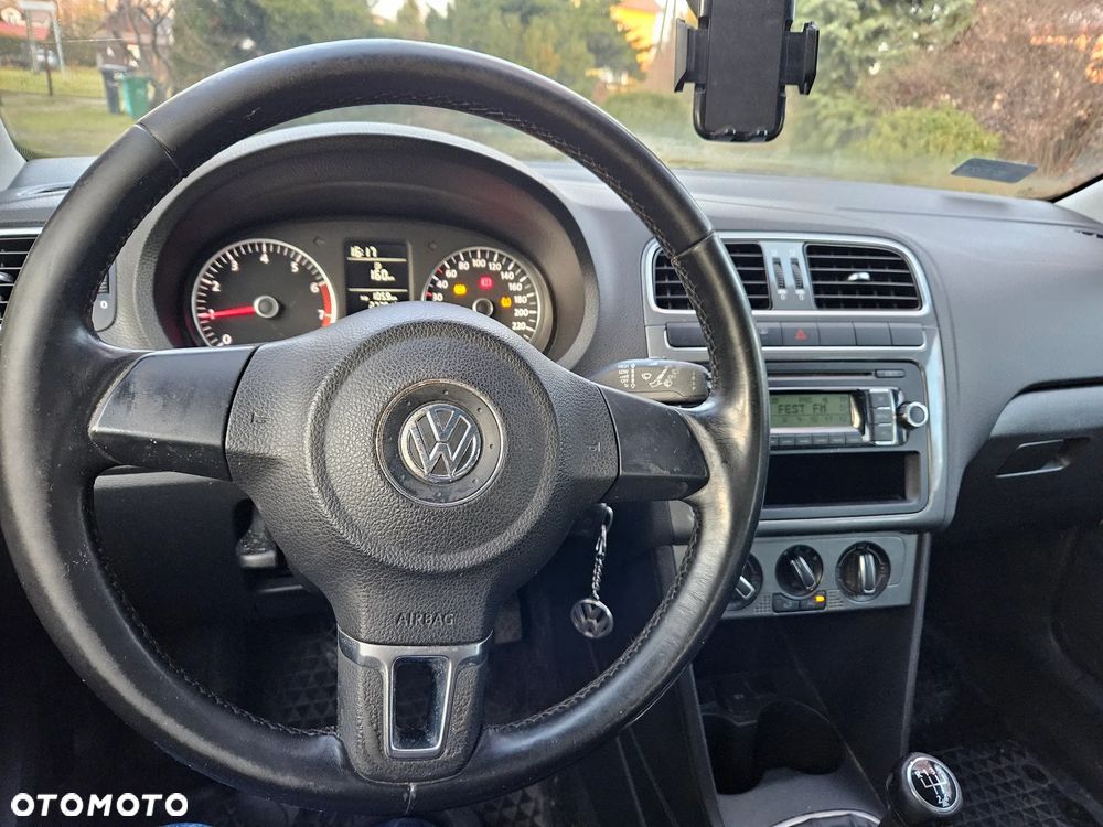 Volkswagen Polo 1.4 16V Highline - 16