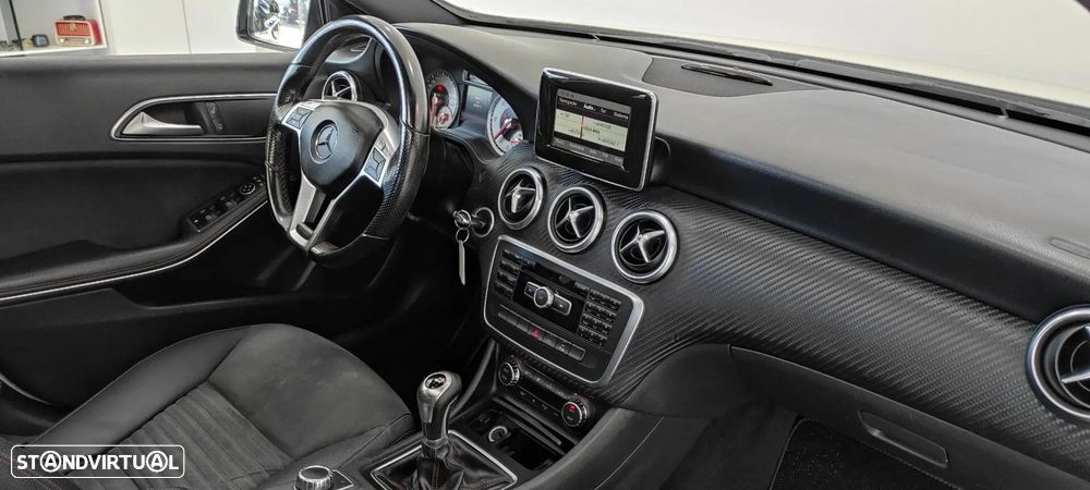 Mercedes-Benz A 180 d AMG Line - 24