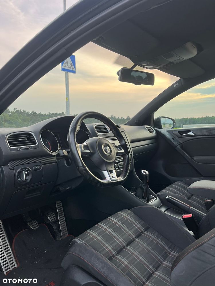 Volkswagen Golf - 15