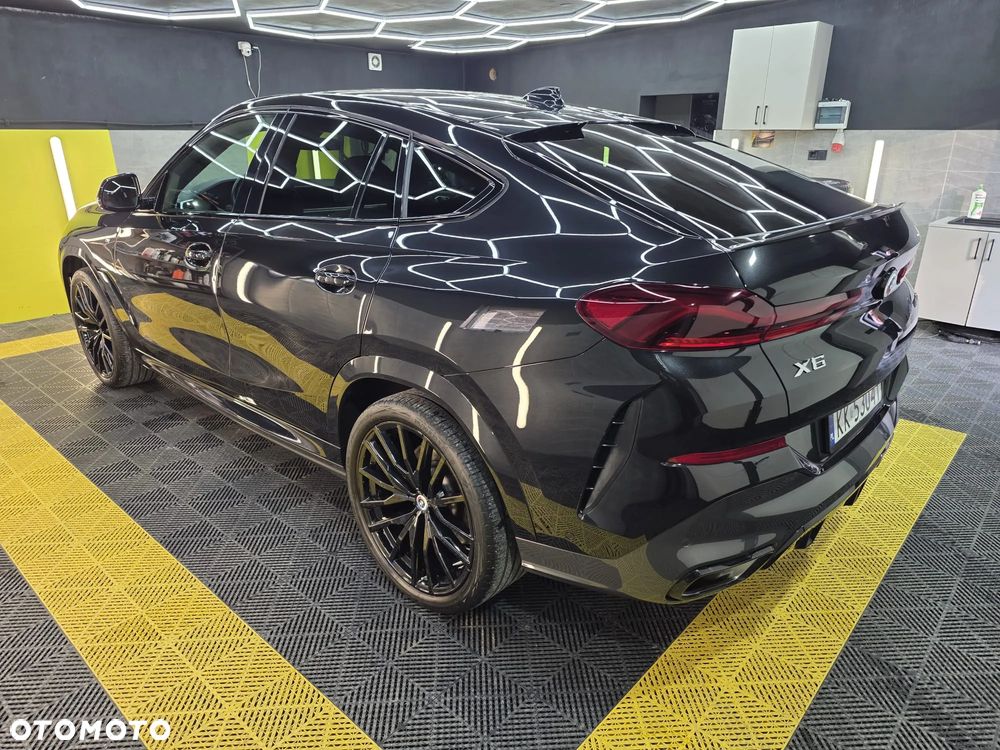 BMW X6 xDrive40d mHEV - 24