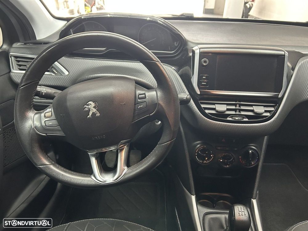 Peugeot 2008 1.2 PureTech Allure - 12