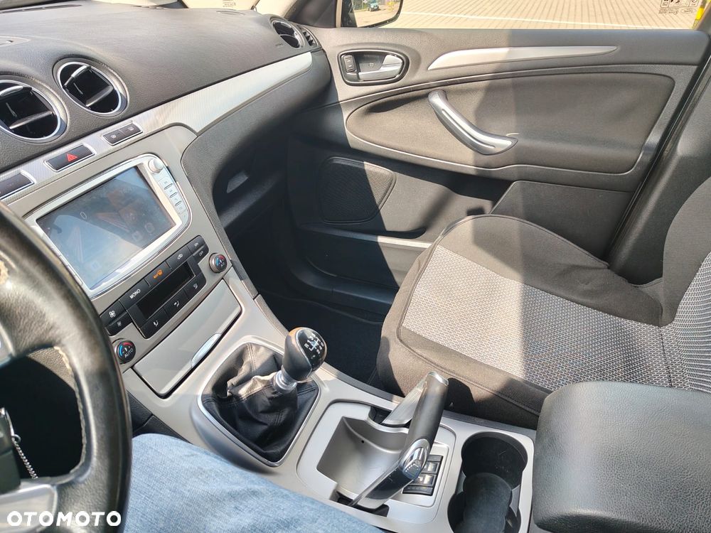 Ford S-Max - 13