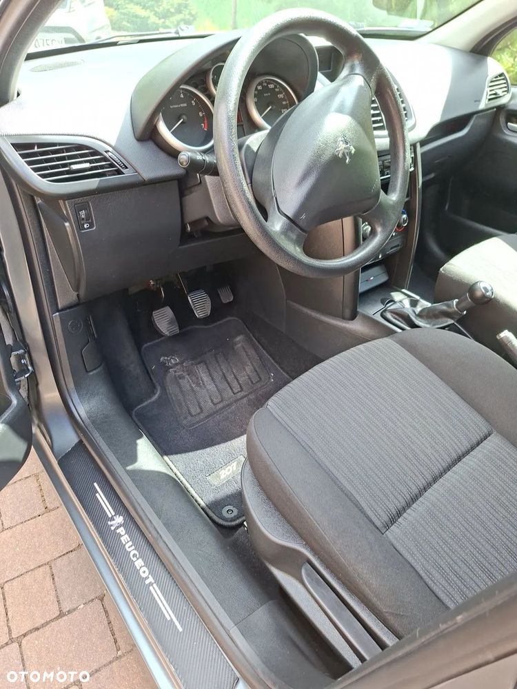Peugeot 207 1.4 Presence Grand Prix - 11