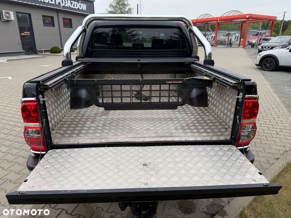 Toyota Hilux - 32