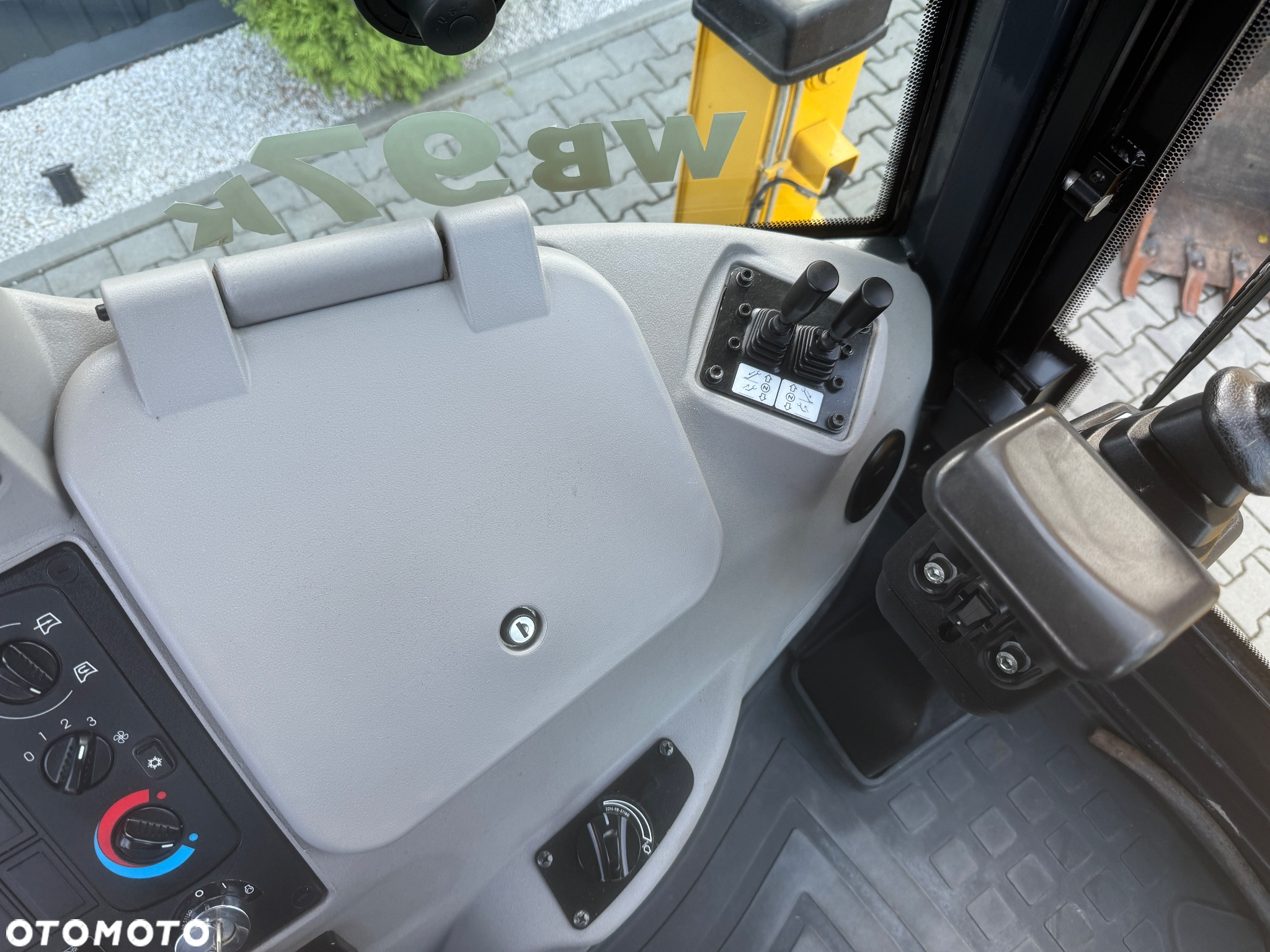 Komatsu WB 97R - 21