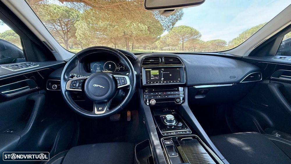 Jaguar F-Pace 25d AWD Aut. R-Sport - 30