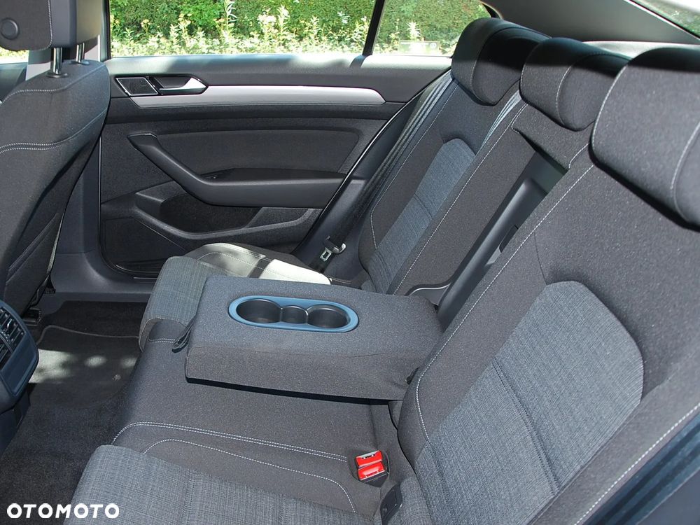 Volkswagen Passat 2.0 TSI Business DSG - 9