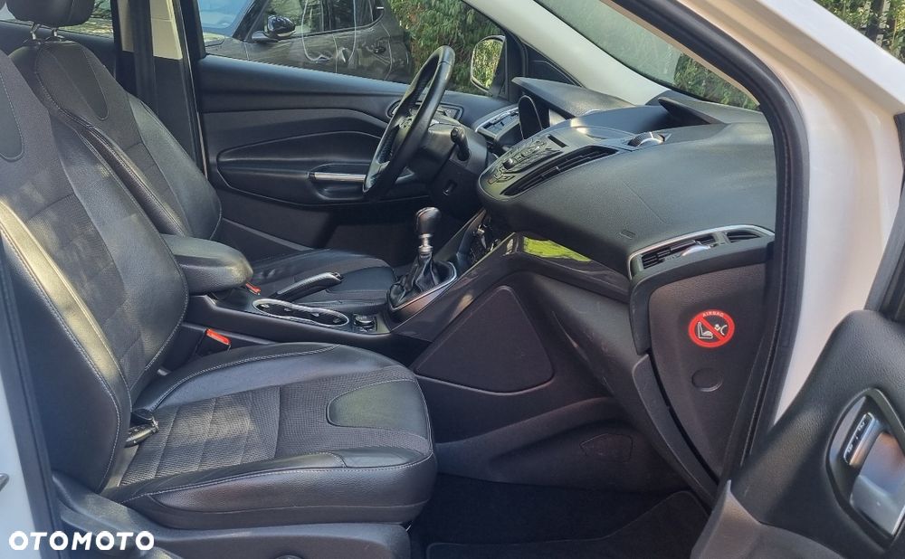 Ford Kuga 2.0 TDCi 4x4 Titanium - 15