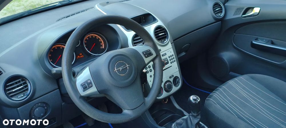 Opel Corsa - 25