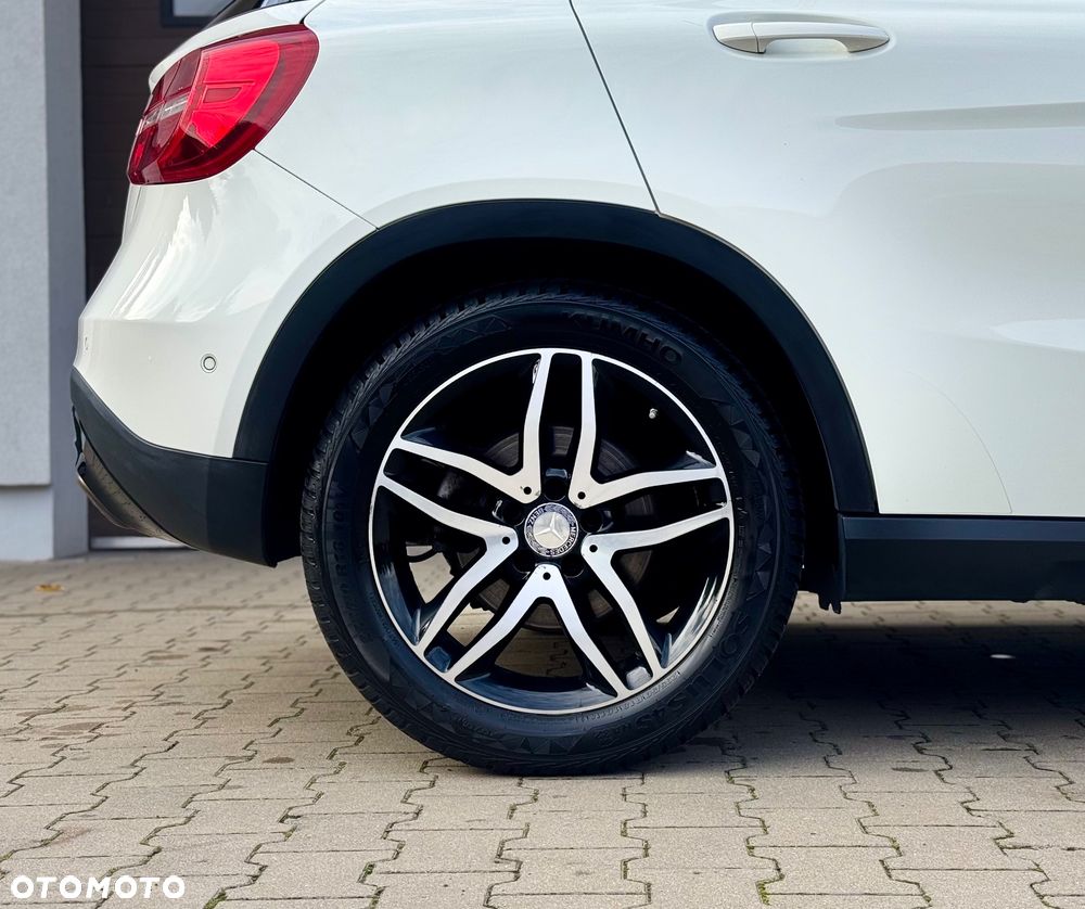 Mercedes-Benz GLA 200 7G-DCT Urban - 12