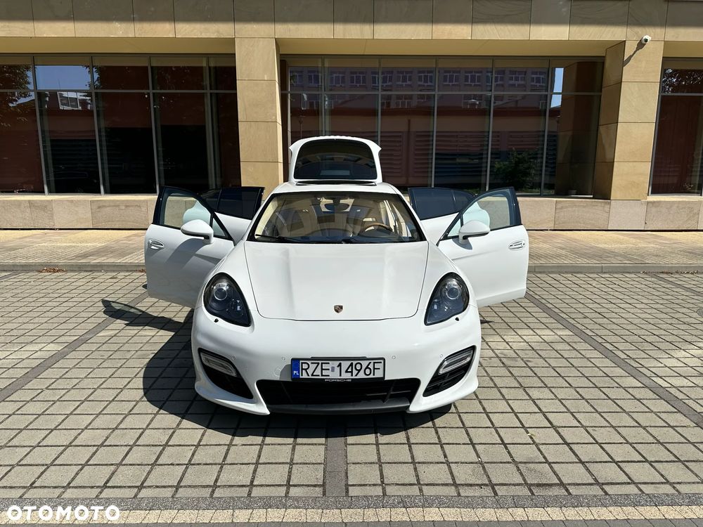 Porsche Panamera Turbo PDK - 13